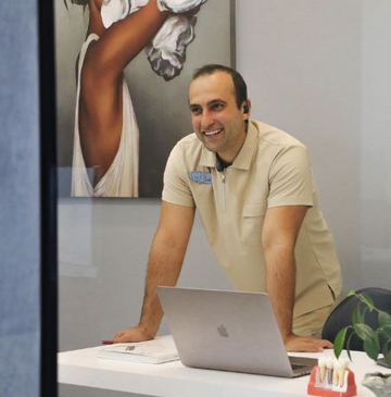 Slider image (6) Smile Zone Clinic